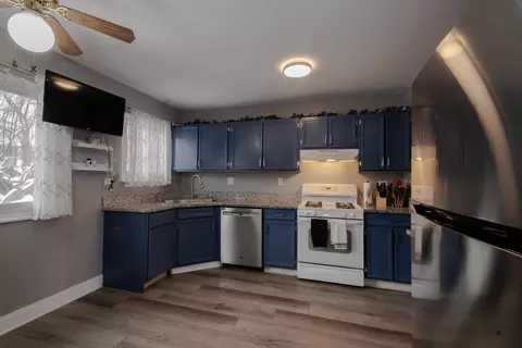 Kitchen - 746 E Devon Ave, Roselle, IL 60172 photo 1 of 2