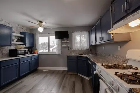 Kitchen - 746 E Devon Ave, Roselle, IL 60172 photo 2 of 2