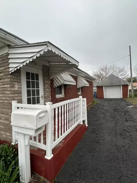 Exterior - 421 4th St E, Milan, IL 61264 photo 2 of 4