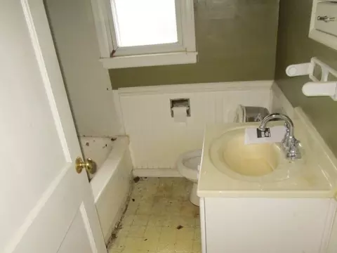 Bath - 421 4th St E, Milan, IL 61264 photo 1 of 1