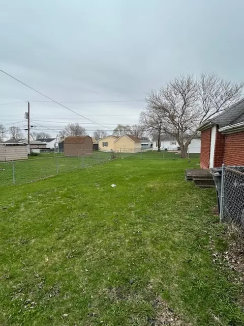 Exterior - 421 4th St E, Milan, IL 61264 photo 4 of 4