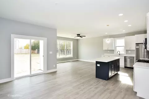 Living - 1507 6th St, Harvard, IL 60033 photo 1 of 3