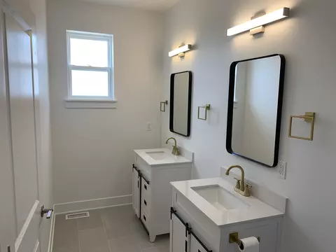 Bath - 1511 6th St, Harvard, IL 60033 photo 2 of 3