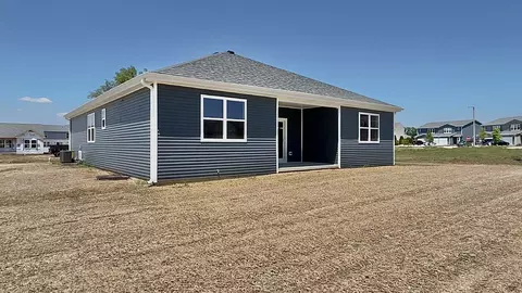 Exterior - 1511 6th St, Harvard, IL 60033 photo 5 of 6