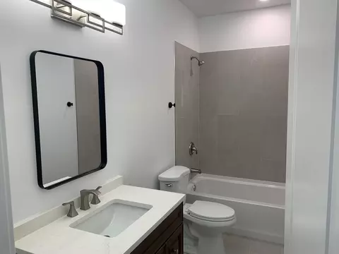Bath - 1511 6th St, Harvard, IL 60033 photo 3 of 3