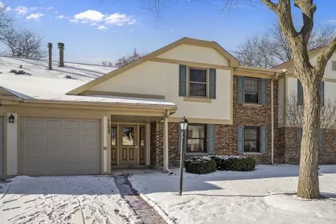 1133 Hawthorne Ct #A2, Wheeling, IL 60090