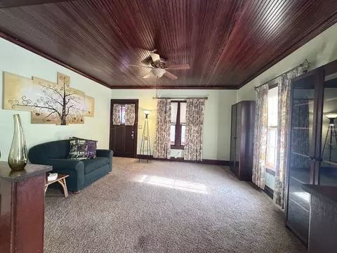 Living - 165 Franklin Ave, Aurora, IL 60506 photo 1 of 3