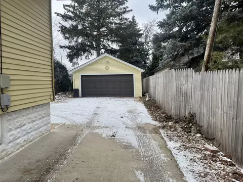 Exterior - 165 Franklin Ave, Aurora, IL 60506 photo 6 of 8