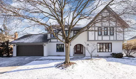 6209 Sleepy Hollow Ln, Lisle, IL 60532