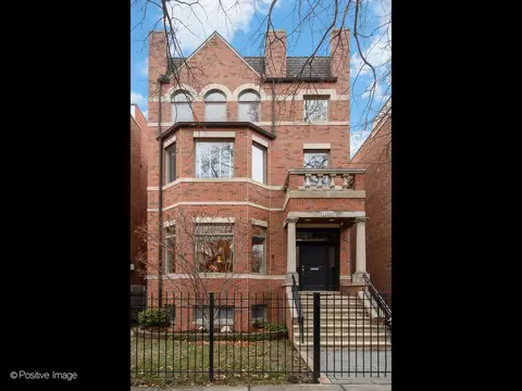 1426 W Melrose St, Chicago, IL 60657