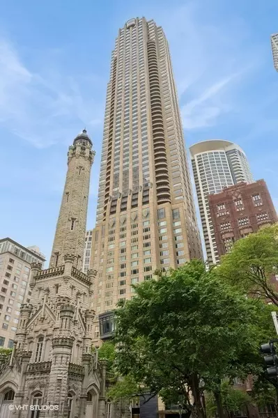 800 N Michigan Ave #2202, Chicago, IL 60611