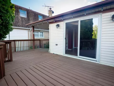 Exterior - 4841 N Rutherford Ave, Chicago, IL 60656 photo 2 of 6