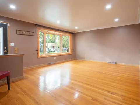 Living - 4841 N Rutherford Ave, Chicago, IL 60656 photo 1 of 3