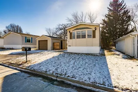 26 Troy Ct, Bloomington, IL 61701 photo 2