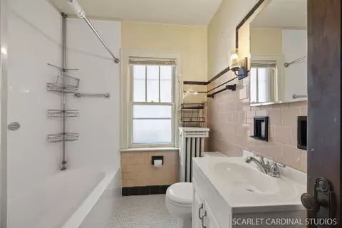 Bath - 6508 Sinclair Ave, Berwyn, IL 60402 photo 1 of 1