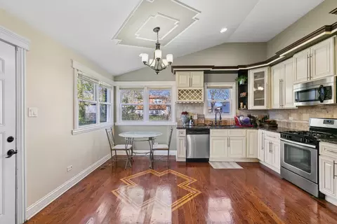 Kitchen - 6306 Beaver Dam Rd, Matteson, IL 60443 photo 2 of 2