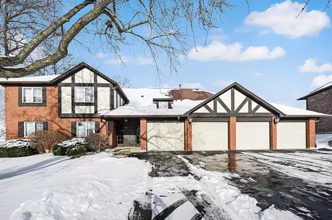 35 Shawnee Trl #1, Indian Head Park, IL 60525
