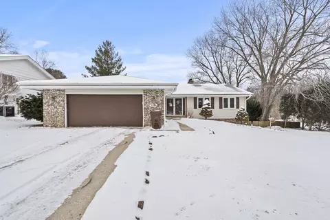 1286 Roxbury Rd, Rockford, IL 61107