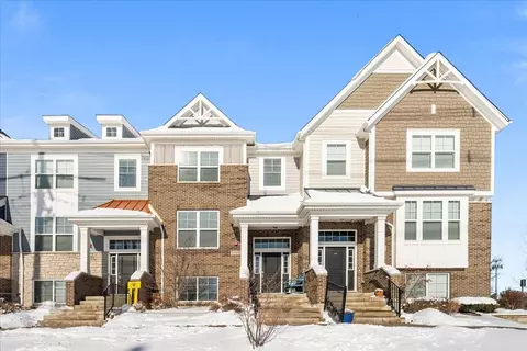 1941 Kingsley Cir, Northbrook, IL 60062