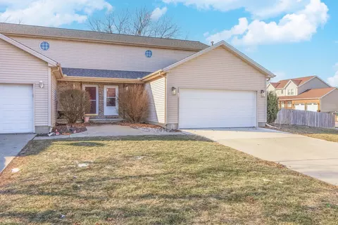 1321 Beacon Hill Ct, Normal, IL 61761