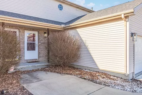 Exterior - 1321 Beacon Hill Ct, Normal, IL 61761 photo 5 of 9