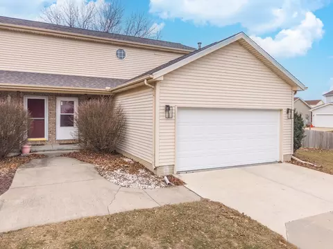 Exterior - 1321 Beacon Hill Ct, Normal, IL 61761 photo 7 of 9