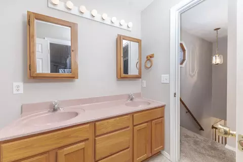 Bath - 1321 Beacon Hill Ct, Normal, IL 61761 photo 2 of 3