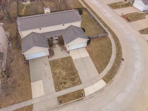 View/Area - 1321 Beacon Hill Ct, Normal, IL 61761 photo 2 of 5