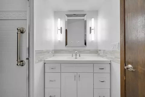 Bath - 4141 204th St, Matteson, IL 60443 photo 2 of 3