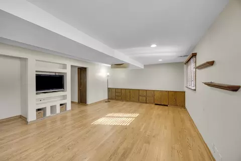 Living - 4141 204th St, Matteson, IL 60443 photo 3 of 3