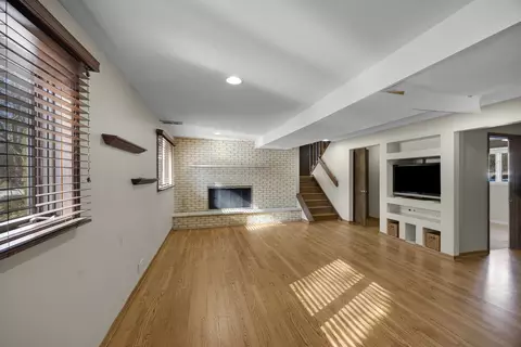 Living - 4141 204th St, Matteson, IL 60443 photo 2 of 3