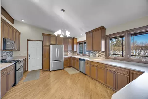Kitchen - 4141 204th St, Matteson, IL 60443 photo 2 of 2