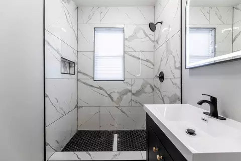 Bath - 2623 E 109th St, Chicago, IL 60617 photo 2 of 2