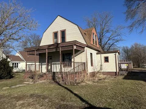 410 N Colfax St, Crescent City, IL 60928