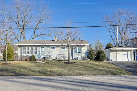 1501 Pawnee Rd, Carpentersville, IL 60110