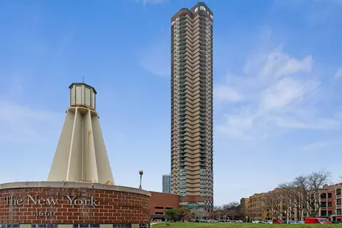 3660 N Lake Shore Dr #4202, Chicago, IL 60613