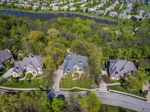 691 Reserve Ct, South Elgin, IL 60177