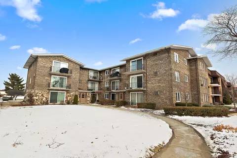 8932 W 140th St #2A, Orland Park, IL 60462
