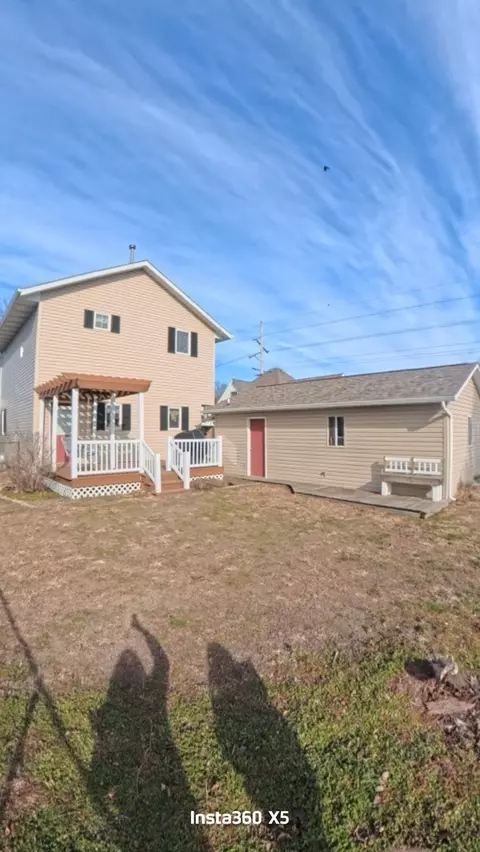 Exterior - 402 E Belleville Ave, Christopher, IL 62822 photo 5 of 8