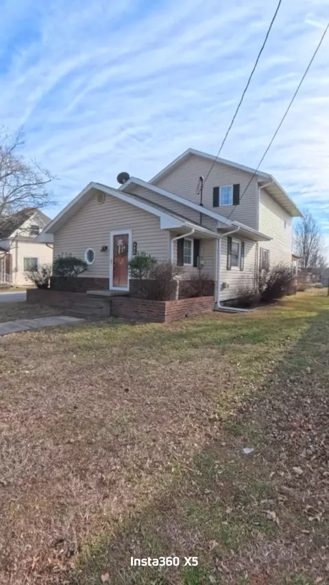 Exterior - 402 E Belleville Ave, Christopher, IL 62822 photo 2 of 8