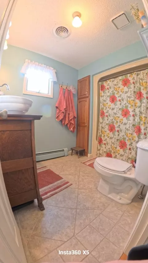 Bath - 402 E Belleville Ave, Christopher, IL 62822 photo 3 of 3
