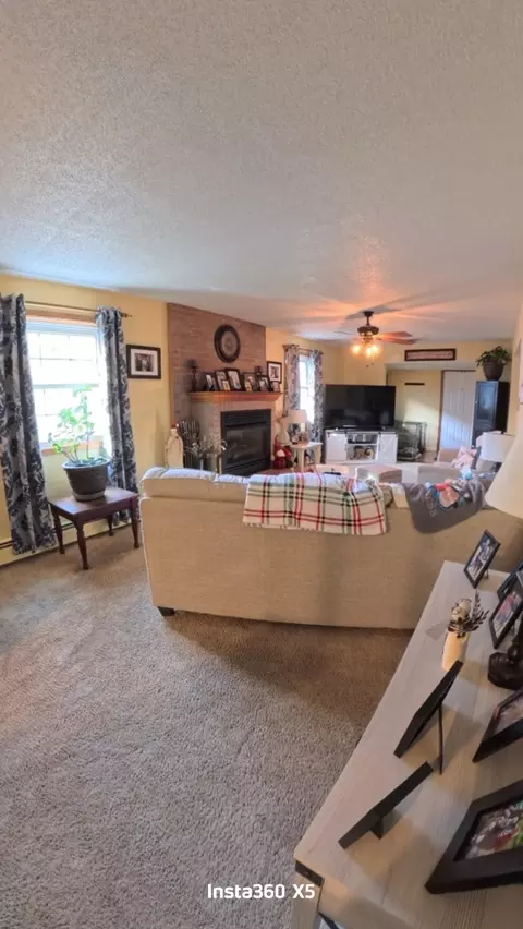 Living - 402 E Belleville Ave, Christopher, IL 62822 photo 1 of 5