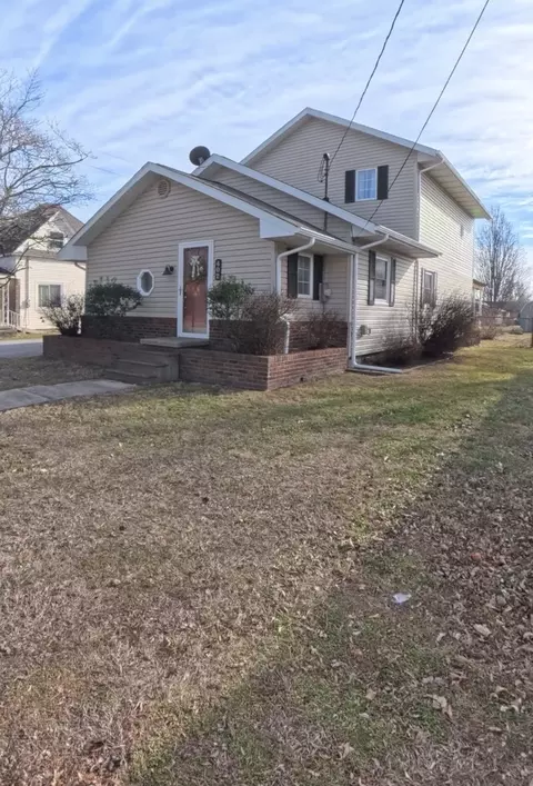 402 E Belleville Ave, Christopher, IL 62822