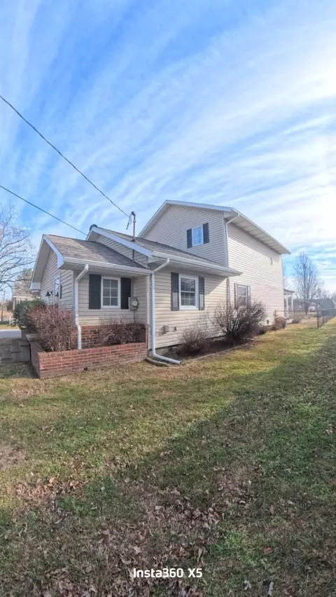 Exterior - 402 E Belleville Ave, Christopher, IL 62822 photo 3 of 8