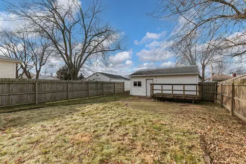 Exterior - 1917 33rd St, Moline, IL 61265 photo 5 of 7