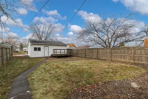Exterior - 1917 33rd St, Moline, IL 61265 photo 4 of 7