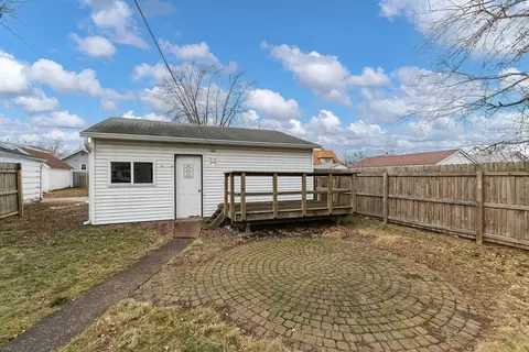 Exterior - 1917 33rd St, Moline, IL 61265 photo 6 of 7