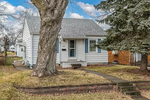 Exterior - 1917 33rd St, Moline, IL 61265 photo 2 of 7
