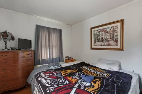 Bedroom - 1917 33rd St, Moline, IL 61265 photo 2 of 5