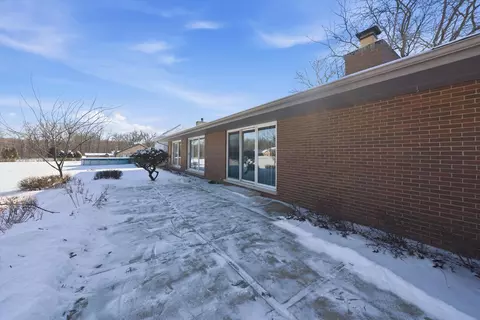 Exterior - 2026 E Maple St, Crete, IL 60417 photo 2 of 4